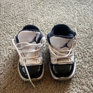 Nike Jordan retro 11 toddlers White and Black Basketball Shoes size 8c